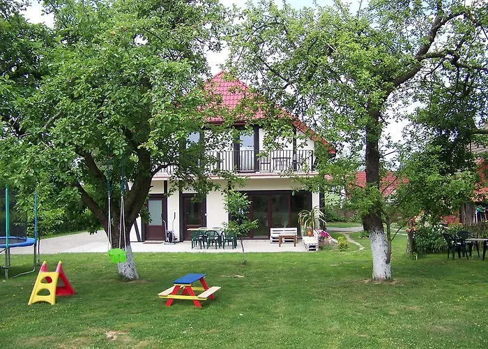 W Jabloniowym Sadzie